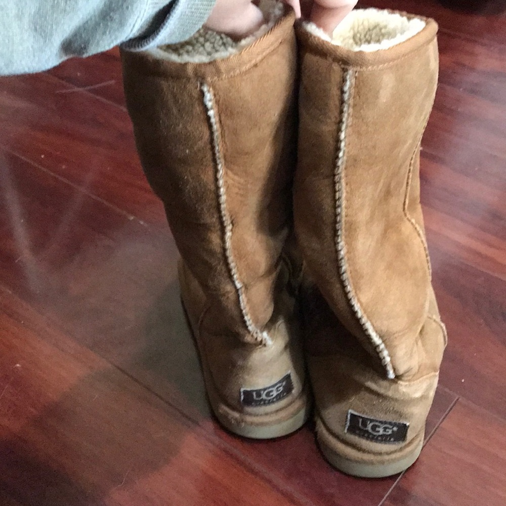 Tan uggs - Picture 2 of 2